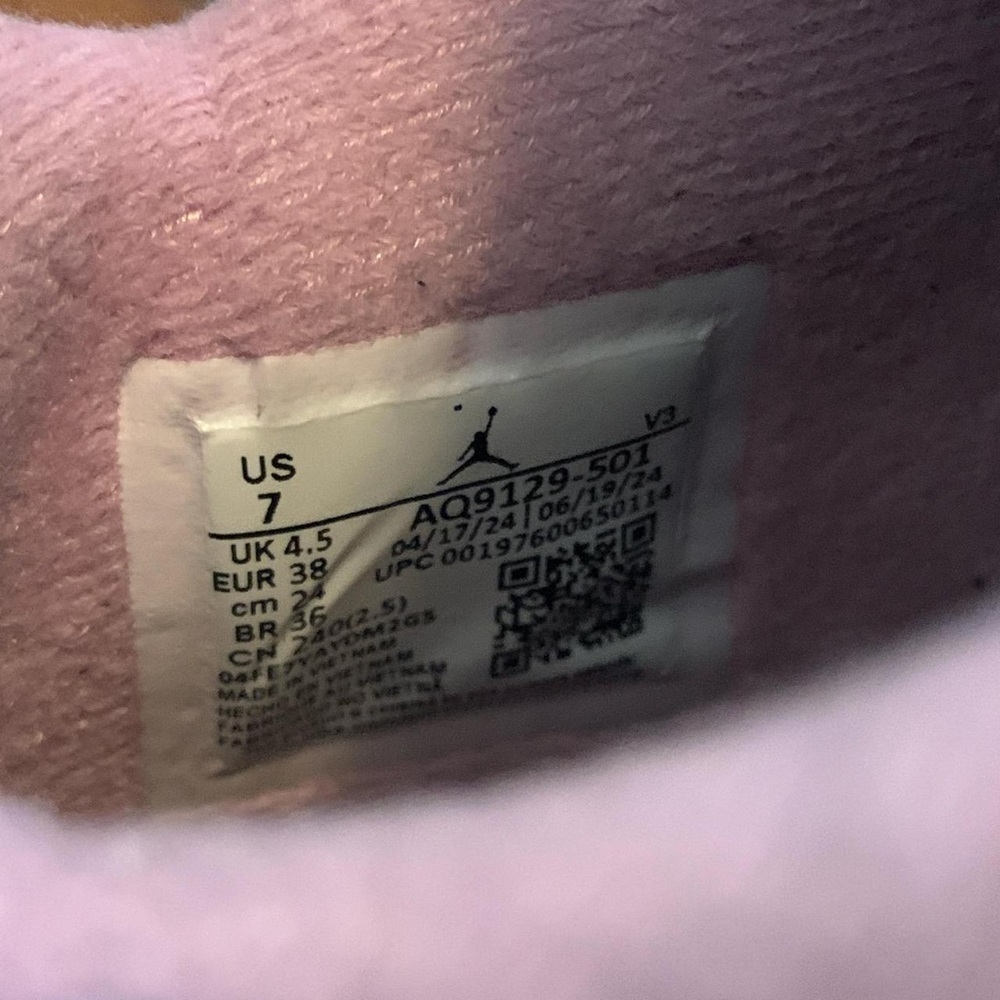 Jordan Pink Suede Retro 4 Sneakers - Picture 6 of 7
